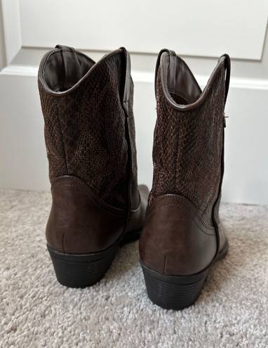 cowgirl boots Size 8.5