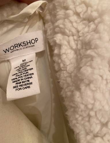 Workshop White Puffer Vest Med