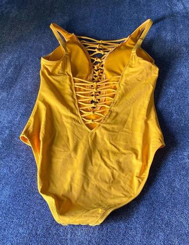 Bleu Rod Beattie Bleu l ROD BEETIE yellow one piece swimsuit with details on front & back ( 12 ) 