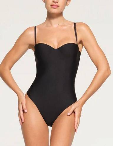 SKIMS Body Bodysuit M NWT