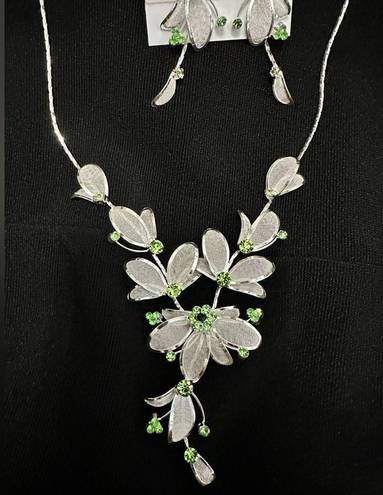 Petal 🦋 Stone assented metal  jewelry set