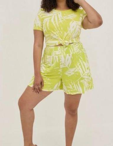 Torrid  NWT 5” Pull On Super Soft High Rise Shorts in Tropical Print Size 1