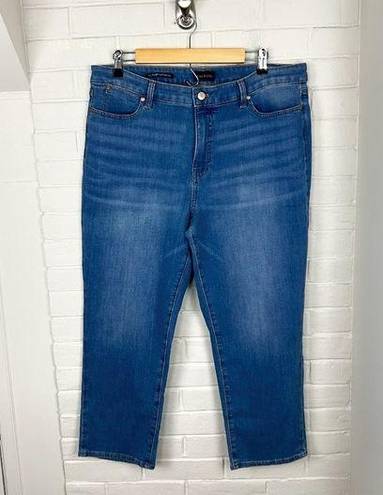 Talbots NWOT  Classic Denim Wash Straight Leg Cropped Jeans Size 14