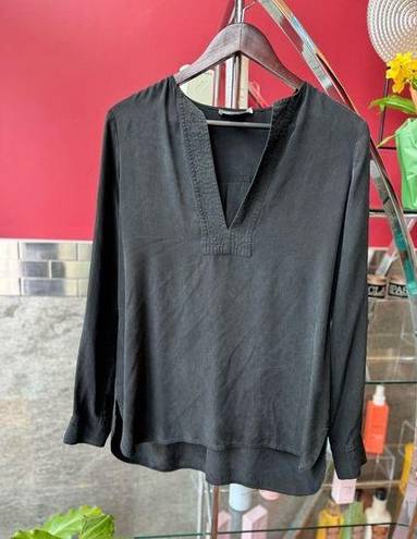 Vince  100% Silk Large Long-sleeve Black Top Lightweight Split Neck Tunic Top