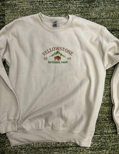 Gildan Yellowstone crewneck sweatshirt