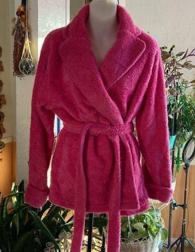 Delicates 𝅺 Raspberry Fuzzy Short Robe Size Small