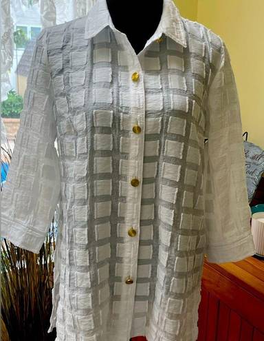 Chico's NWOT Chico’s Button Down Top