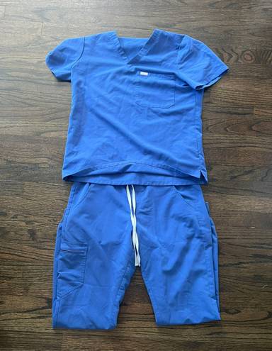 FIGS Scrubs Set