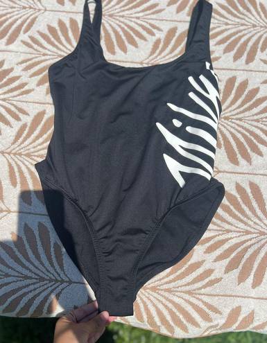 Nike NWT  ONE PIECE BATHING SUIT