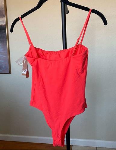 SKIMS FITS EVERYBODY STRAPLESS BODYSUIT neon Poppy 3387 size M