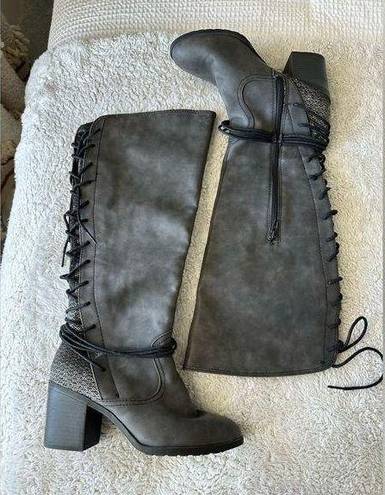 BKE NWOT  sole Ryderson gray knee high lace up boots, Size 7.5, faux leather