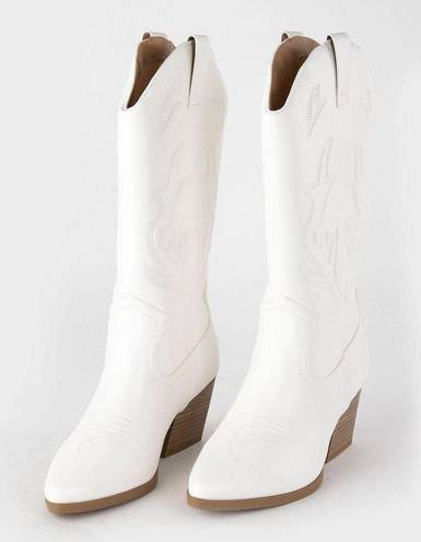 Soda Shoes White Embroidered Cowboy Boots 