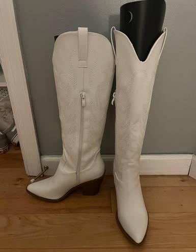 white womens cowboy boots Size 8.5