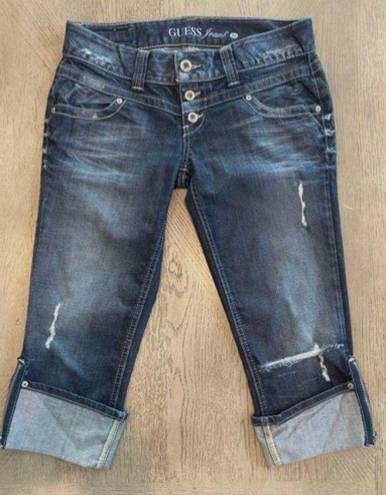 Guess NWOT distressed  capri jeans with zipper bottom. Sz 28