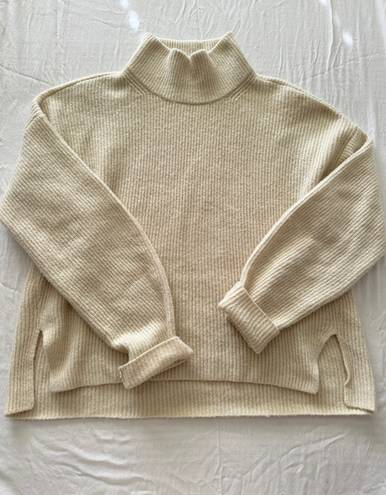 Abercrombie & Fitch Turtleneck Beige Sweater