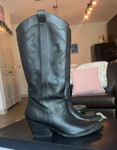 Cow Girl Boots Black Size 8