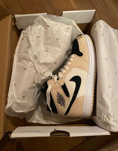 Nike Air Jordan 1 Mid Tan Size 6