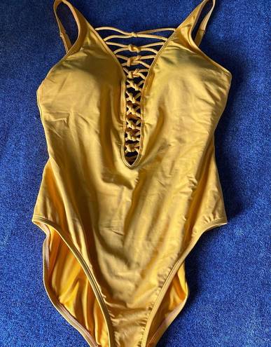 Bleu Rod Beattie Bleu l ROD BEETIE yellow one piece swimsuit with details on front & back ( 12 ) 