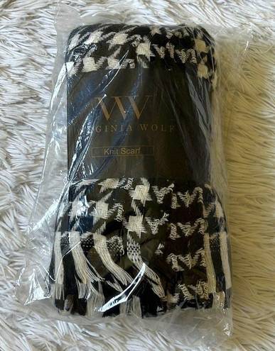 Virginia Wolf Scarf fringe end knit in black in white checks one size