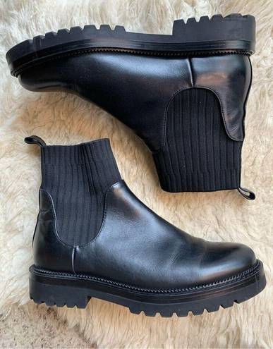 Blondo  Hallie Waterproof Chelsea Bootie Black Size 9