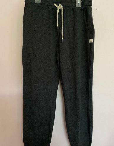 Vuori Performance Jogger 
Women's DreamKnit™ Joggers