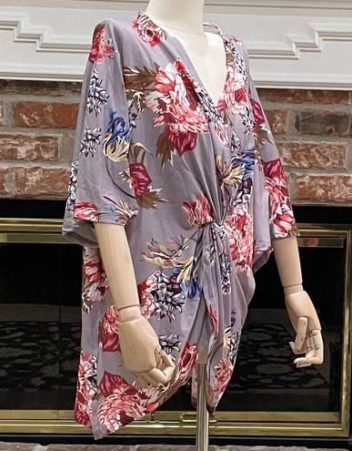 Grey and pink floral plus size top / XXL / Excellent condition Gray