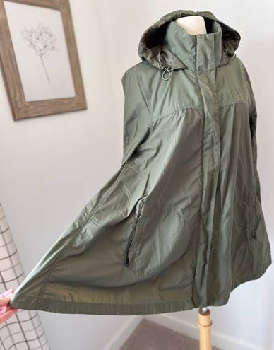 The North Face Women’s Green Water Resistant Rain Jacket