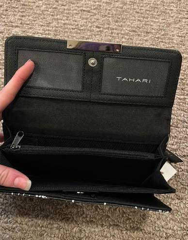 Tahari Wallet