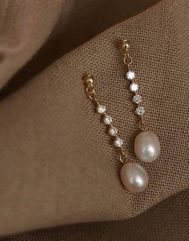 Elegant white pearl dangle drop earrings for women Gold