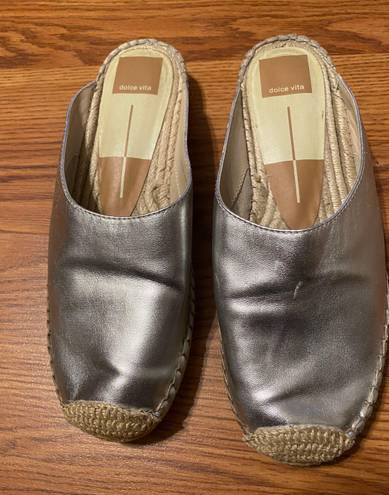 DV by Dolce Vit Tyle Metallic Silver Leather Summer Espadrille Mule Slide Flats 6.5