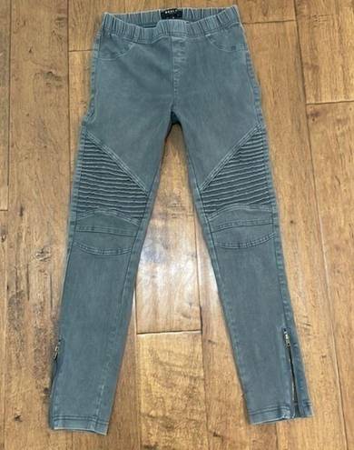 Beulah Beula Moto Jeggings With Zippered Ankle