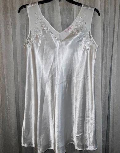 Oscar de la Renta Vintage  pink label white satin nightgown-large