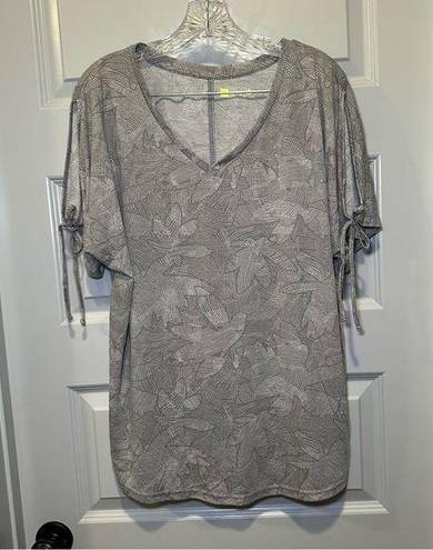 Xersion  Grey Print V Neck Short Slit Tie Sleeve size 0X