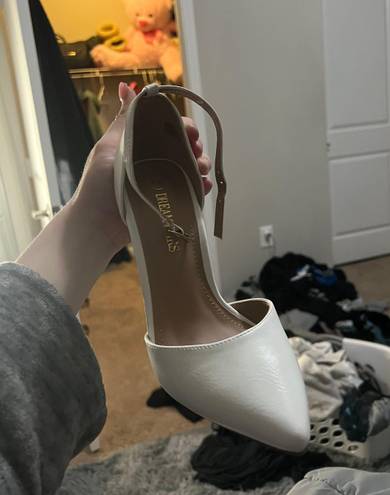 white closed toe heels Size 7.5