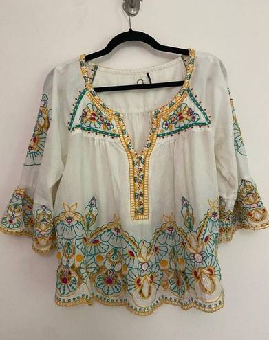 Akemi + Kin Anemi + kin Floral Embroidered 100% cotton White Blouse Size 12