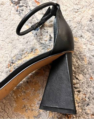 Marc Fisher Black‎ Denny Heeled Sandal Triangle heel size 9.5