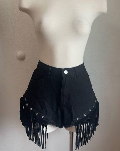 Fantastic Fawn  Nwt grommet eyelet fringe hem black denim shorts size small