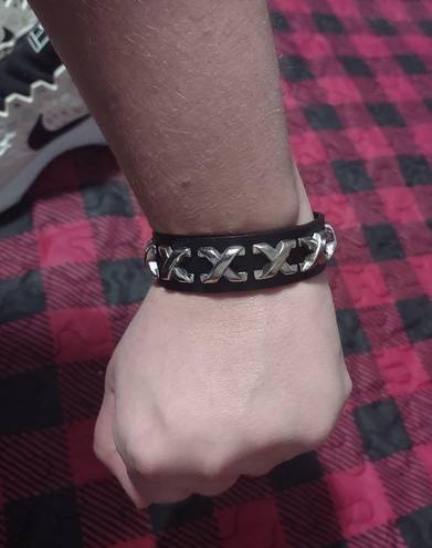 Hot Topic New sk8 skate Metal goth rock n roll bracelet cuff studded snap black silver