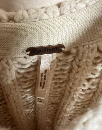 Free People nwot  Women's cream M cotton oversized sweater crochet.