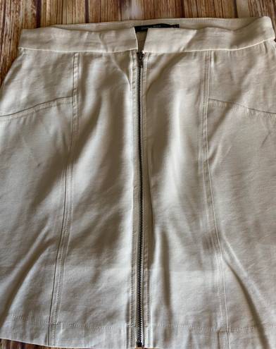 Doe & Rae Women’s Beige Front Zipper Skirt Sz Medium