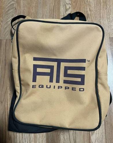 Ariat  Zipper Duffel Bag ATS *LARGE SIZED* Shoulder Stap and bottom pegs