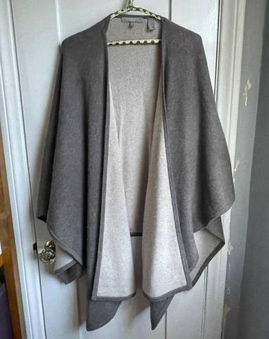 Neiman Marcus  Cashmere Sweater Wrap in Medium Gray