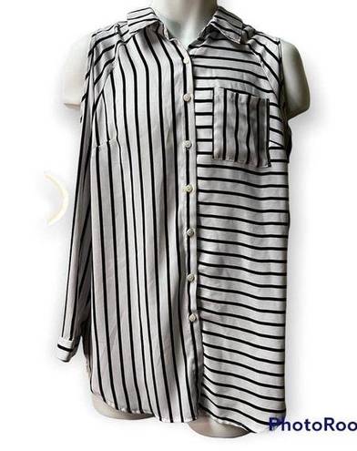 Valerie Stevens Women’s Top Black White Striped M Cold Shoulder Shirt Valarie Stevens 310601‎