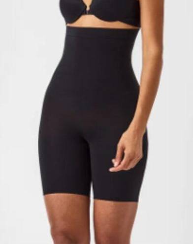 Spanx  Size 1X Seamless Power Sculpting High-Waisted Mid-Thigh Short Black Shaper