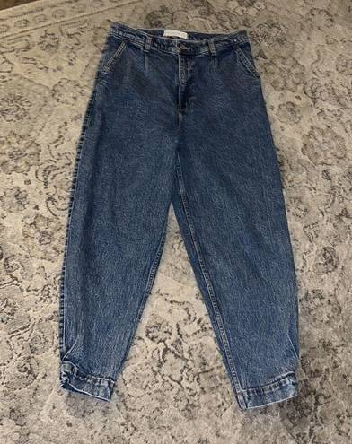 Abercrombie & Fitch Women’s Ultra High Rise Mom Jeans Pleated stone Wash 29