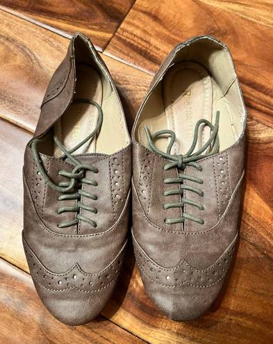 Restricted Shoes Women’s restricted brand Oxford lace up shoes. Size 8.5