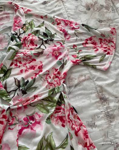 Show Me Your Mumu Brie Robe in Garden Of Blooms Pink And White Floral, one size