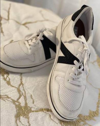 MIA Alta Sneakers - Black & white Size 7.5