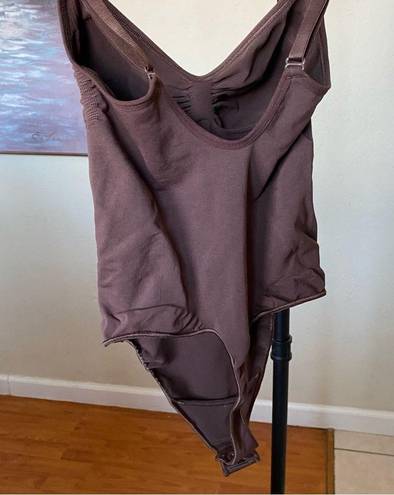 SKIMS Sculpting thong bodysuit in Cocoa NWOT size L