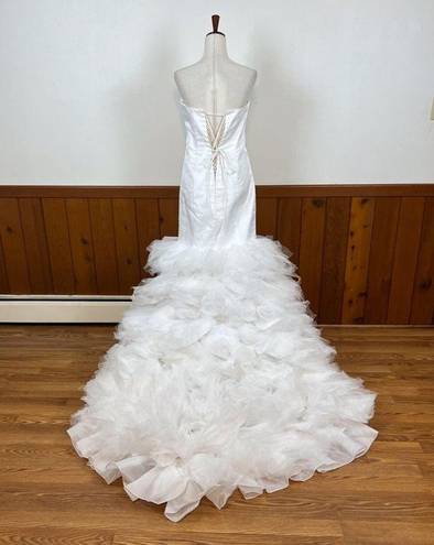 None **Gorgeous New Boutique Mermaid Style Wedding Gown!